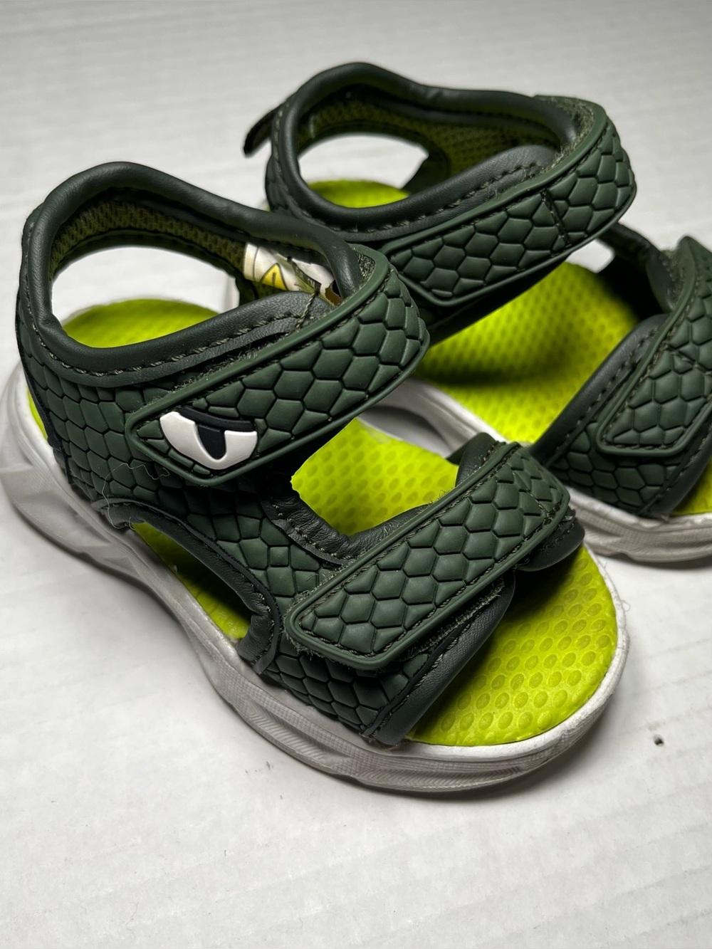 Carters boys light up sandals size 4